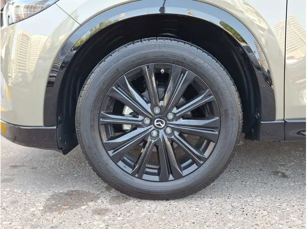 Car image 9