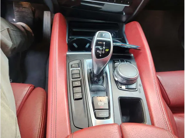 Car image 24