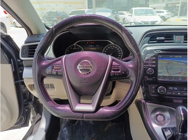 Car image 17