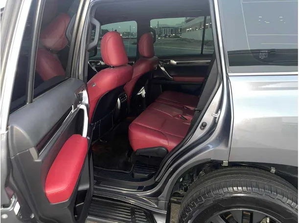 Car image 12