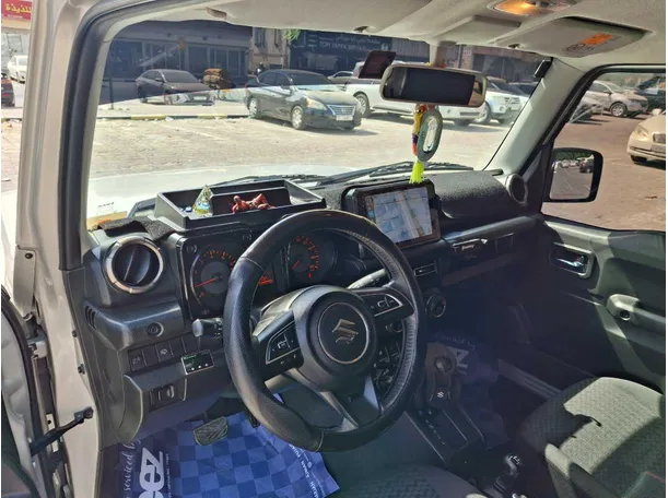 Car image 11