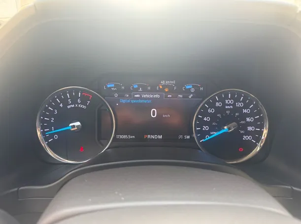 Car image 19