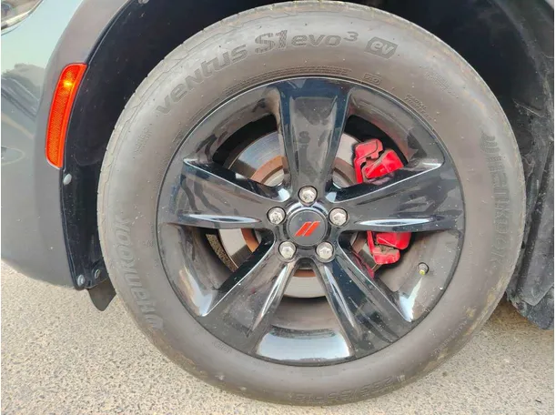 Car image 10