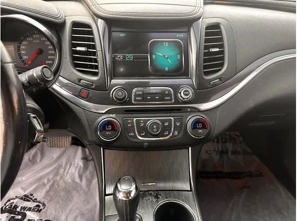 Car image 17