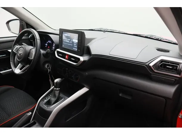 Car image 10