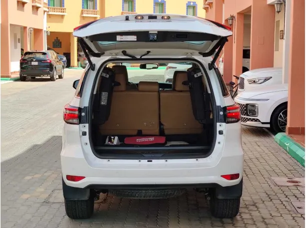 Car image 25