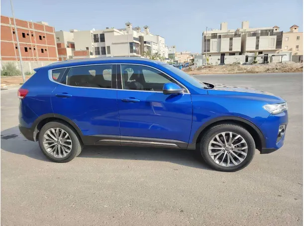 Car image 4