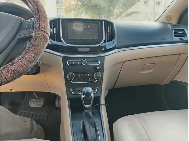 Car image 25