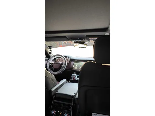 Car image 10