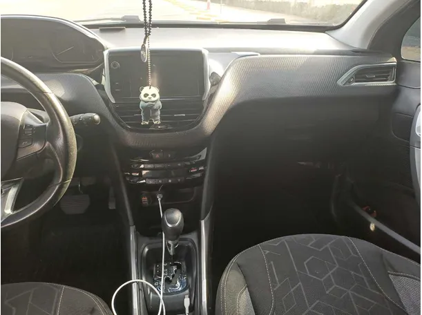 Car image 15