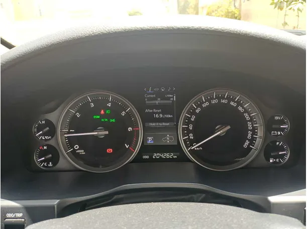 Car image 26