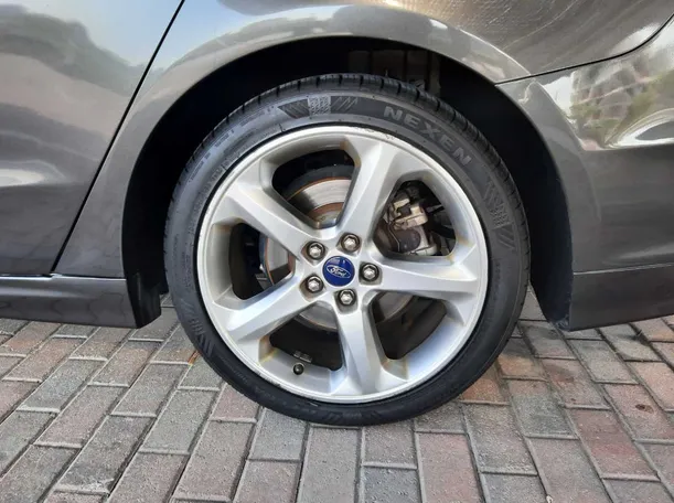 Car image 9