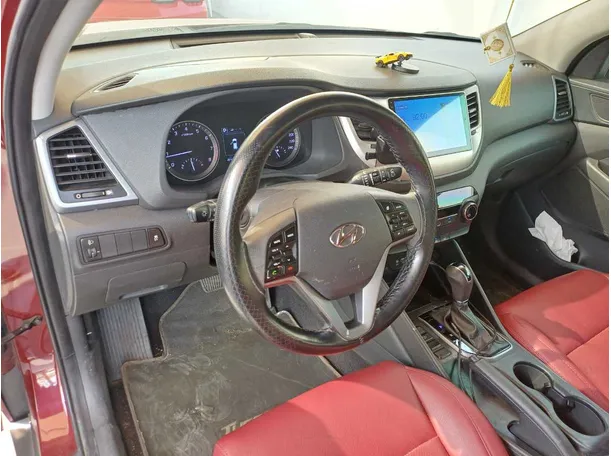 Car image 11