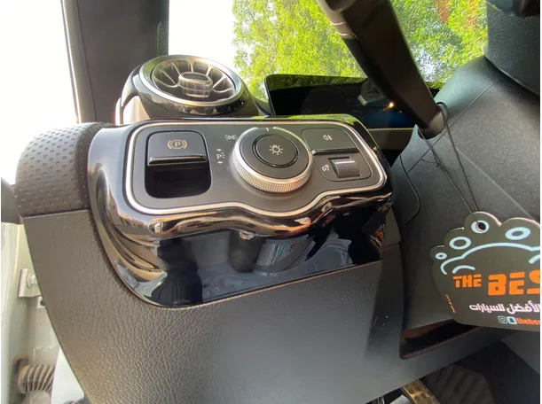 Car image 25