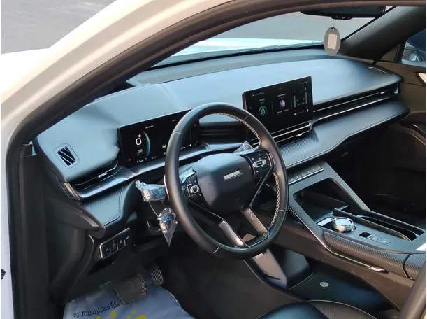 Car image 13
