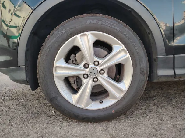 Car image 9