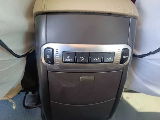 Car image 32