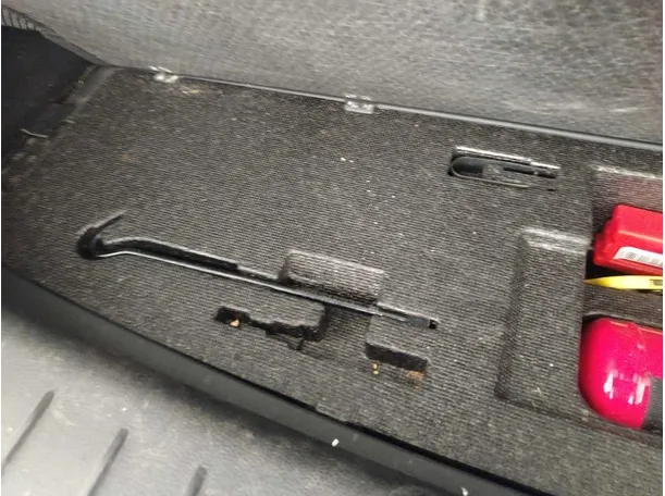 Car image 36
