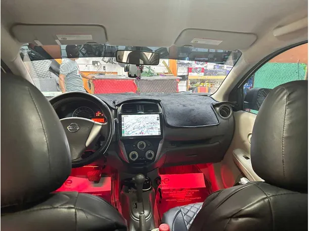 Car image 12
