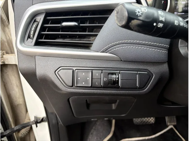 Car image 27