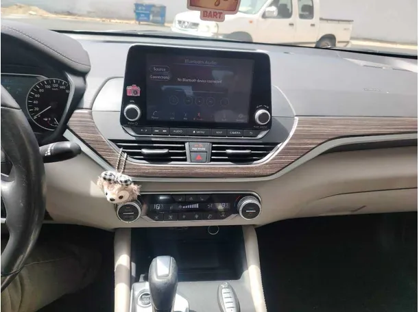 Car image 27