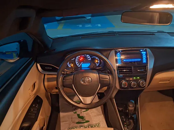 Car image 14