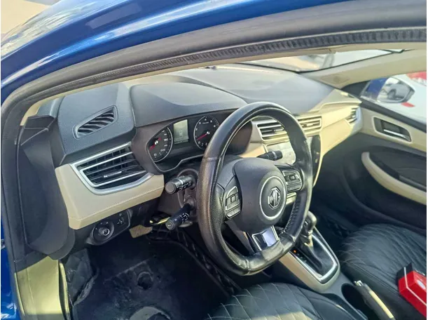 Car image 14