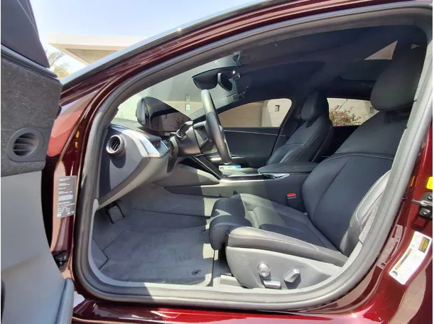 Car image 12