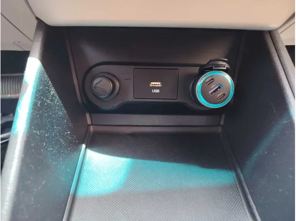 Car image 26