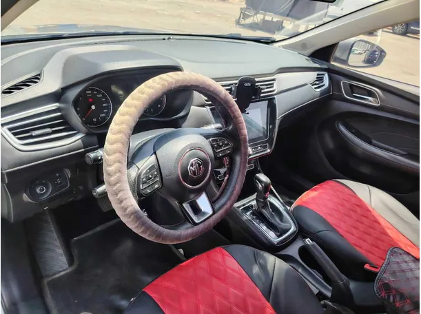 Car image 13