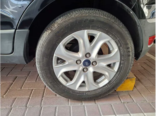 Car image 9