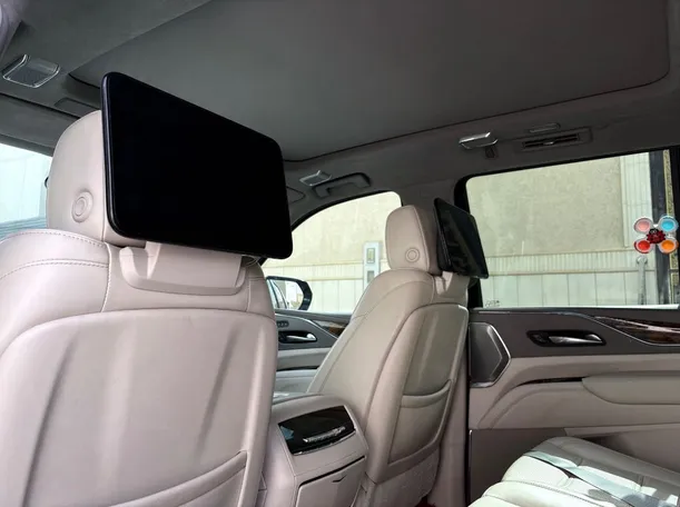 Car image 17