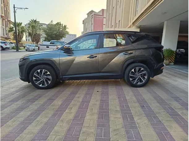 Car image 8
