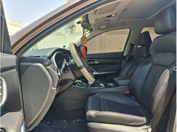 Car image 12