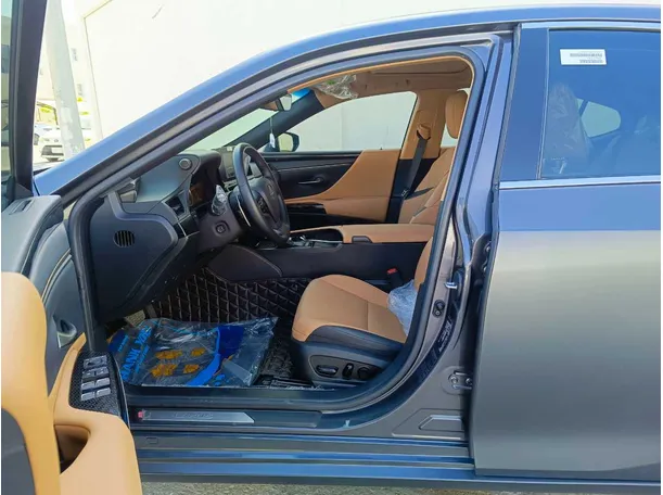 Car image 15