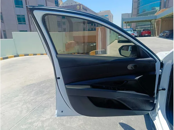 Car image 11