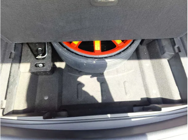 Car image 37