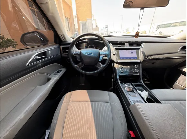 Car image 16