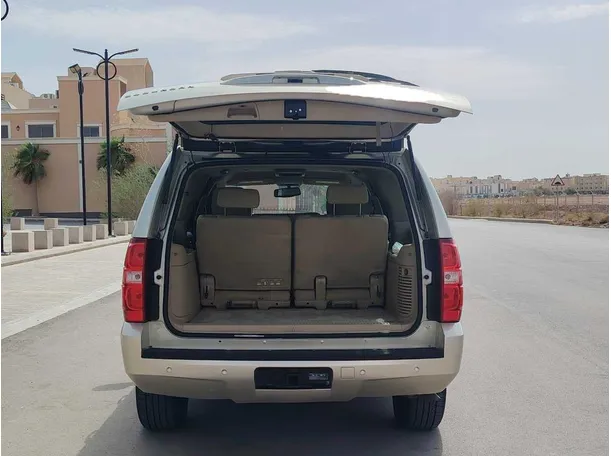 Car image 26
