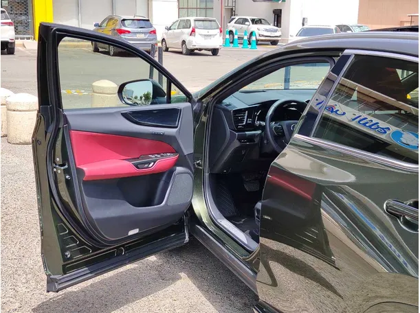 Car image 11