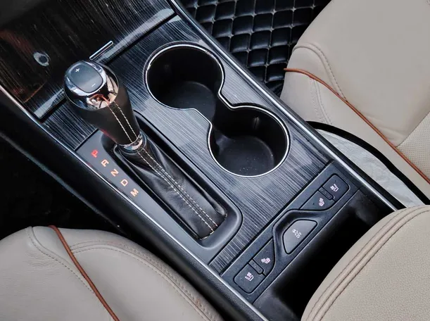 Car image 19