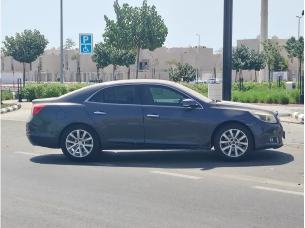Car image 4