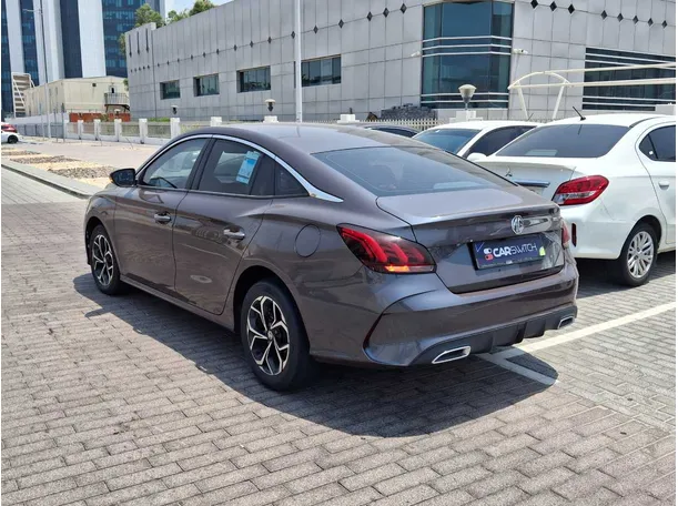 Car image 7