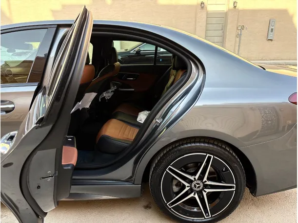 Car image 15