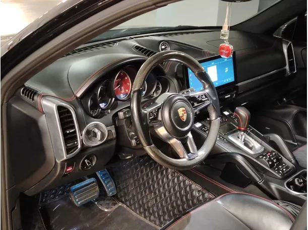Car image 10
