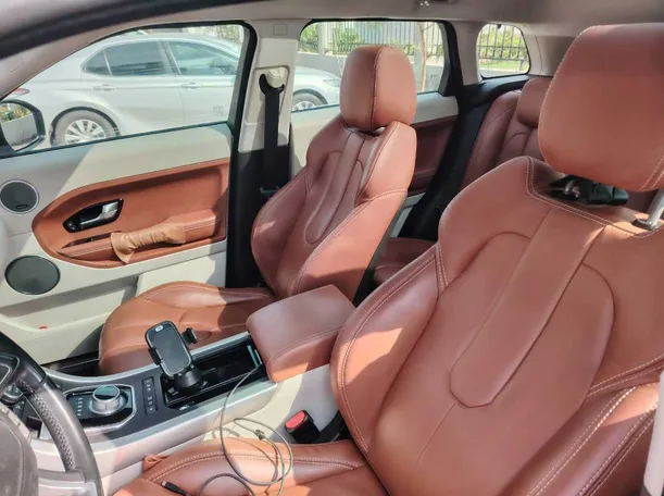 Car image 16
