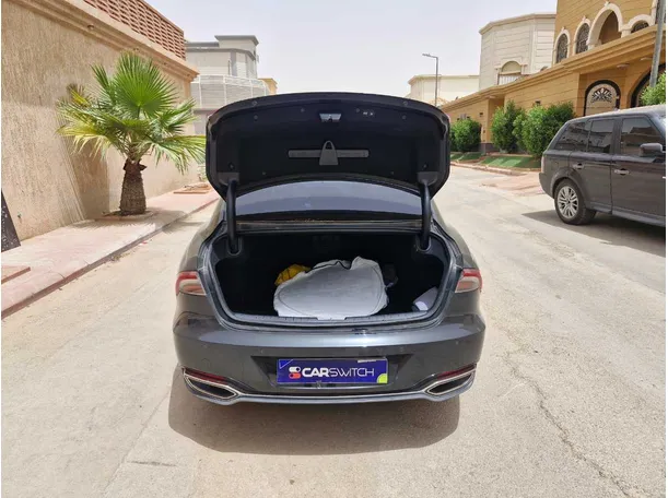 Car image 20