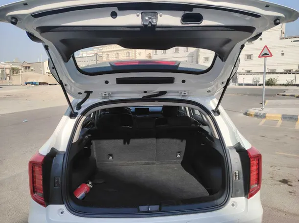 Car image 25