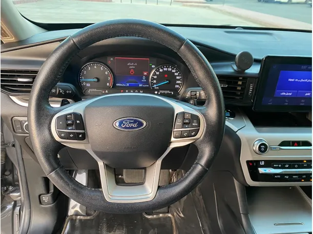 Car image 19