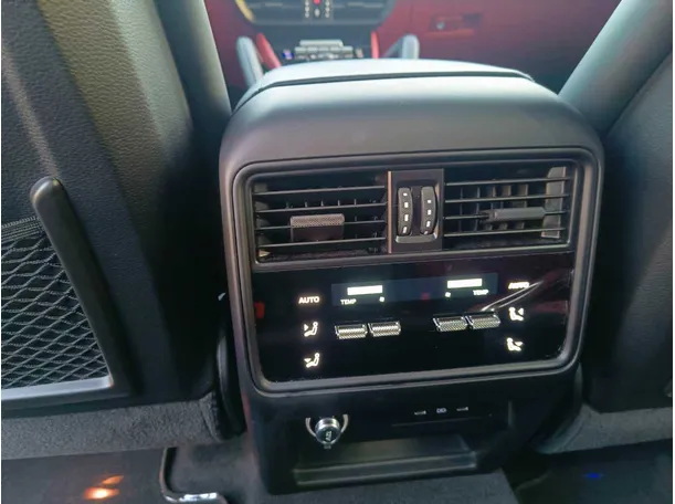 Car image 38